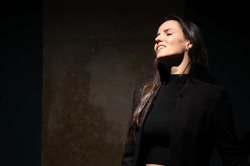 Porto: Traditional Fado Show at Sao Bento with Port Wine - Key Points