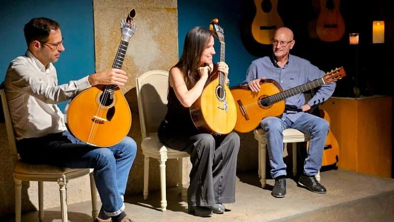Porto: Traditional Fado Show at Sao Bento with Port Wine - The Setting and Atmosphere