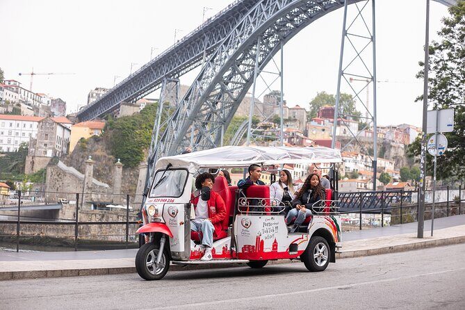 Porto: Tuk tuk vip guided tour - 1.30h - FAQs