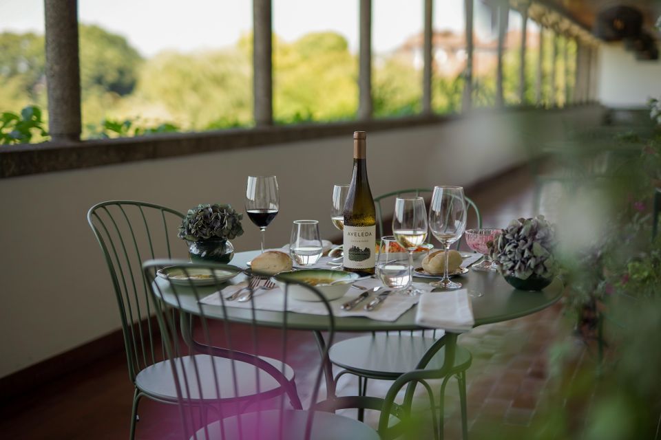 Porto: Wine Tastings (Green Wine) & Lunch & Porto Old Tour - Vintage Electric Car Tour of Porto