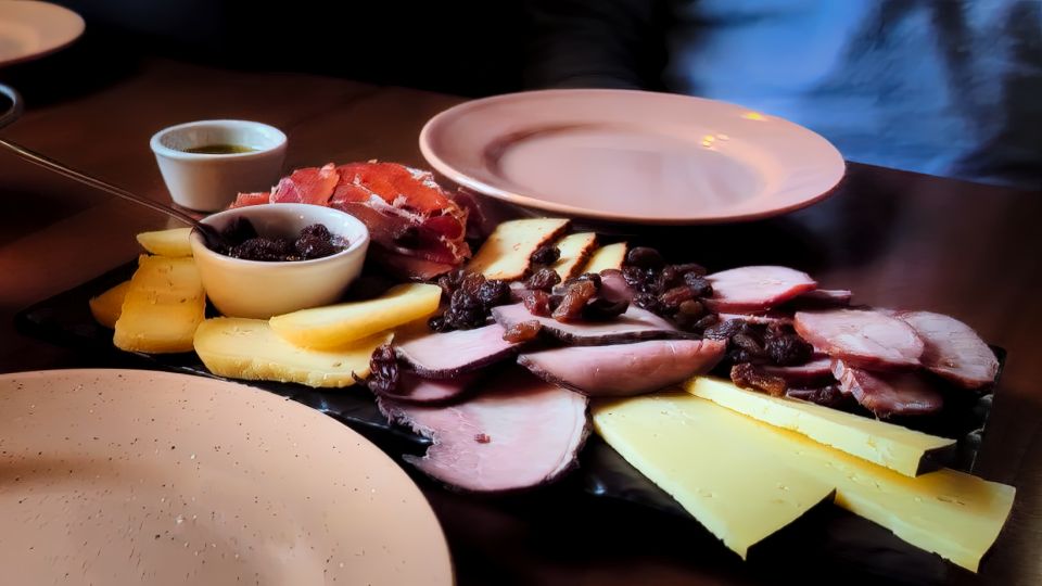 Porto: Wine Tour & One Hour Fado Show | All Included - Wine Tasting and Pairings