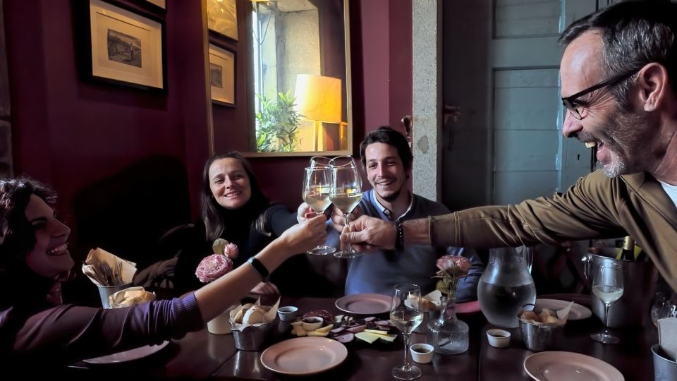 Porto: Wine Tour & One Hour Fado Show | All Included - Vinho Verde and Local Delicacies