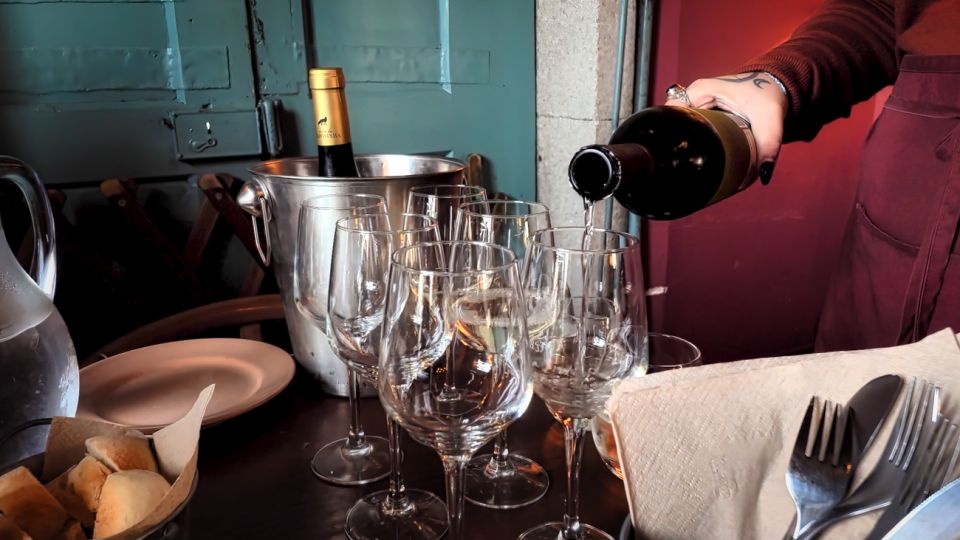 Porto: Wine Tour & One Hour Fado Show | All Included - Fado Show With Port Wine