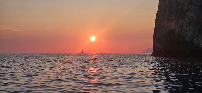Portovenere: Sunset Boat Tour with Aperitivo - Who Should Consider This Tour?