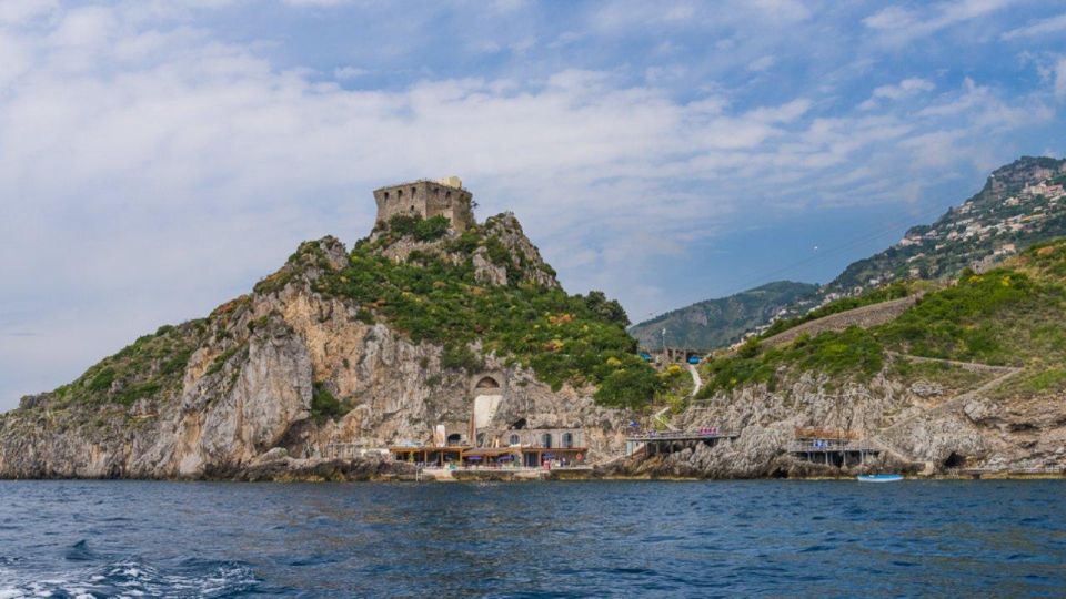Positano: Amalfi Coast Group Guided Boat Tour With Prosecco - Important Information