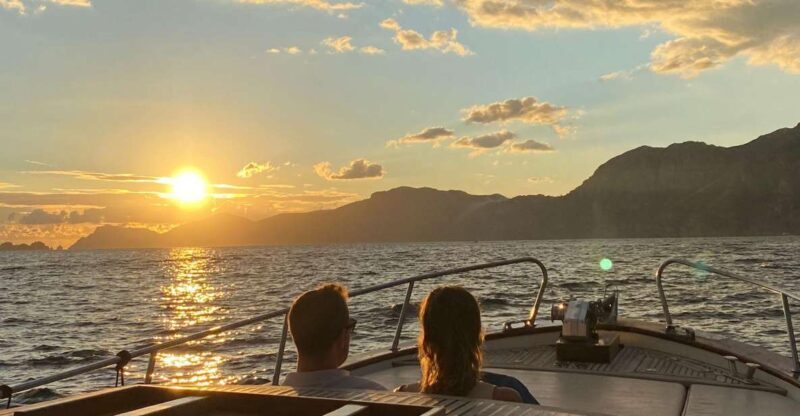 Positano: Amalfi Coast Sunset Group Boat Tour with Prosecco - Key Points