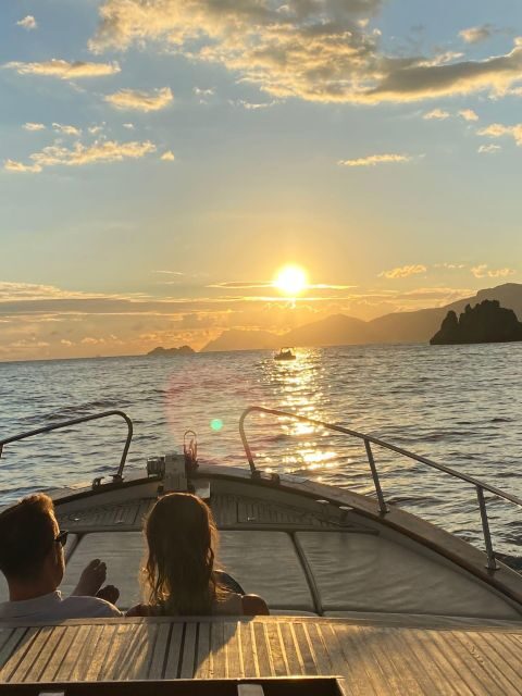 Positano: Amalfi Coast Sunset Group Boat Tour with Prosecco - What’s Included and What’s Not