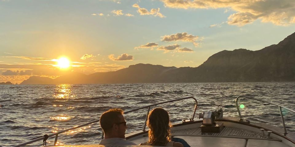 Positano: Amalfi Coast Sunset Group Boat Tour With Prosecco - Meeting Point Details
