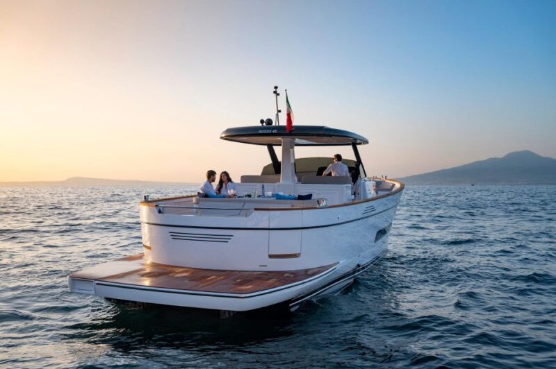 Positano: Boat Tour of Capri with Drinks and Snacks - An In-Depth Look at the Capri Boat Tour from Positano