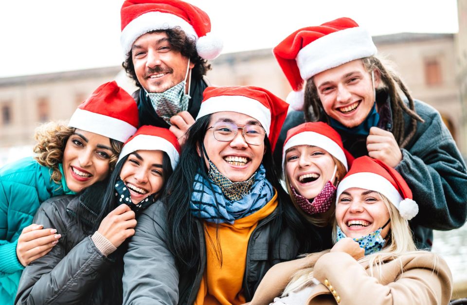 Positano's Christmas Splendor: A Festive Cultural Walk - Key Points
