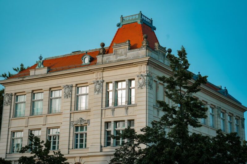 Potsdam: Express Walk With a Local in 60 Minutes - Getting to the Meeting Point
