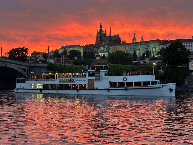 Prague: 1-hour Cruise with Audio Guide - Key Points