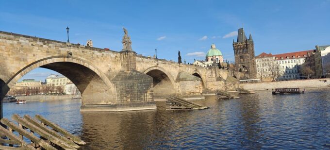 Prague: 2-Hour Historic Boat Cruise With Delicious Lunch - River Scenery