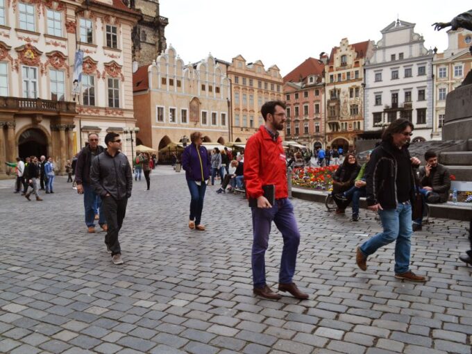 Prague: 2-Hour Old Town and Jewish Ghetto Walking Tour - Group Size and Language