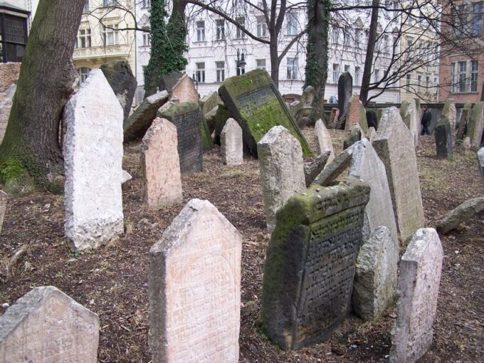 Prague: 2-Hour Old Town and Jewish Ghetto Walking Tour - Cancellation Policy