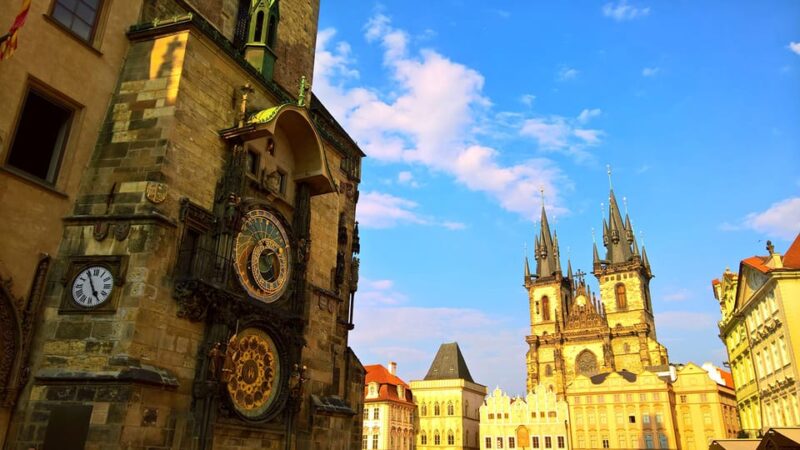 Prague: 2-Hour Walking Tour and Boat Cruise With Lunch - Meeting Point and Guide Details