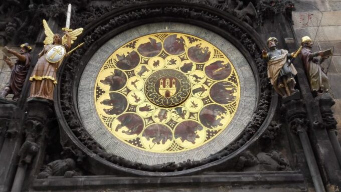 Prague: 2-Hour Walking Tour and Boat Cruise With Lunch - Unique Photo Opportunities