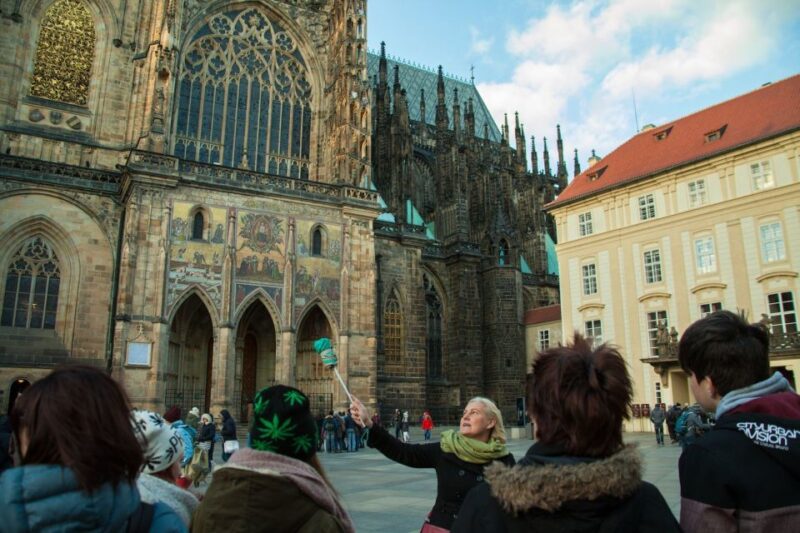 Prague: 3-Hour Old Town and Prague Castle Tour in German - Reviews and Ratings