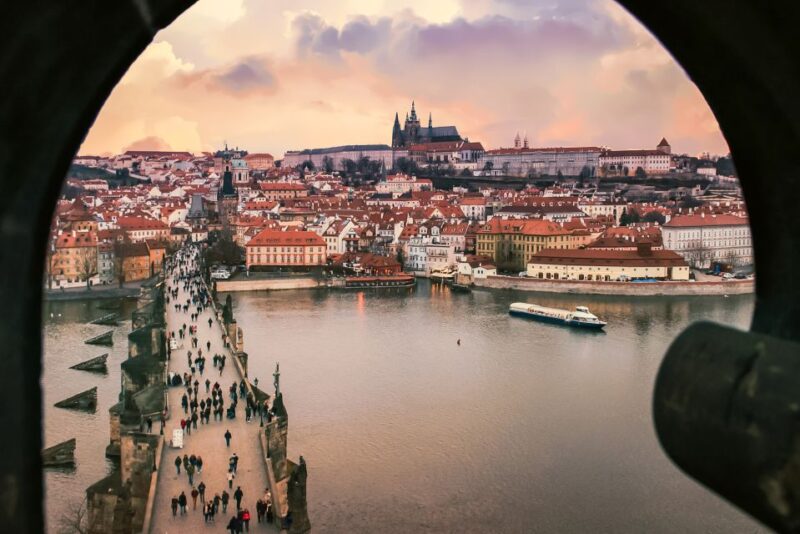 Prague: 50-Minute Sightseeing Evening Cruise - Good To Know