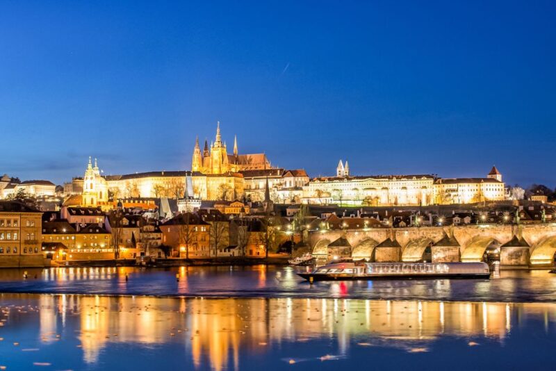 Prague: 50-Minute Sightseeing Evening Cruise - Audio Guides
