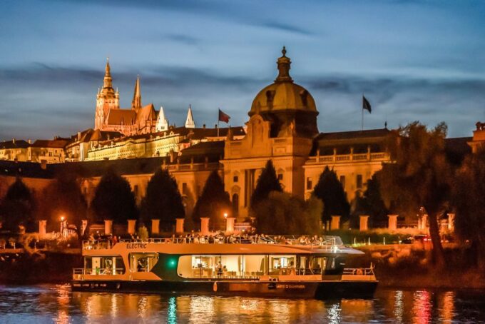 Prague: 50-Minute Sightseeing Evening Cruise - Accessibility Considerations