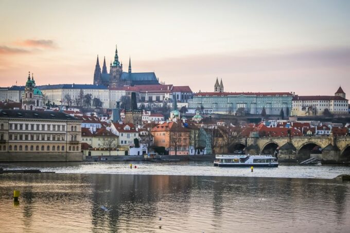 Prague: 50-Minute Sightseeing Evening Cruise - Meeting Point and Departure