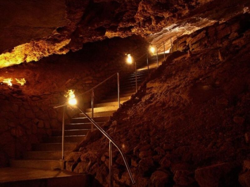 Prague: All-Inclusive Karlstejn Castle and Caves Tour - Key Points