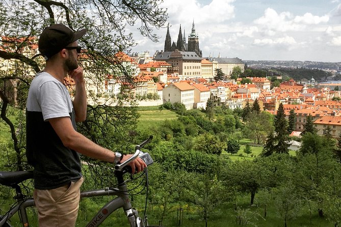 Prague Bike Tour - Stunning Viewpoints, Castle, City & Park - Visit Prague Castle Highlights