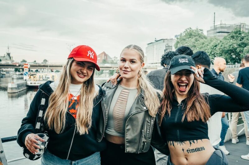 Prague: Booze Cruise with Open Bar and Duplex Entry - What to Expect From the Tour