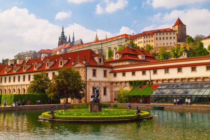Prague Castle & Castle District: 2-Hour Guided Tour - Reservation and Payment