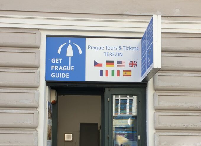 Prague: Charles Bridge Audio Guide With Tower Entry Ticket - Exploring Charles Bridge