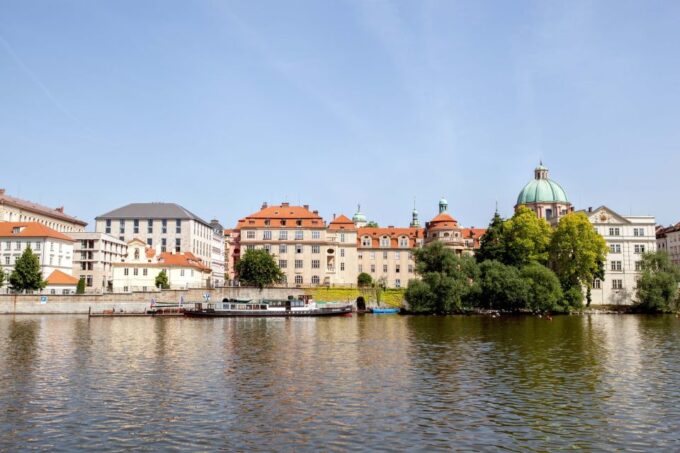 Prague Cruise: 1-Hour on the River Vltava - Customer Ratings