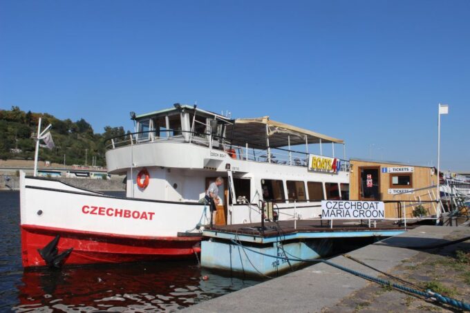 Prague Cruise: 1-Hour on the River Vltava - Accessibility and Inclusions