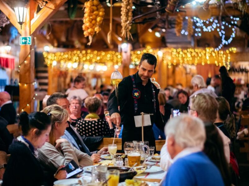 Prague: Czech Folklore Evening With Unlimited Drinks - Dining Experience
