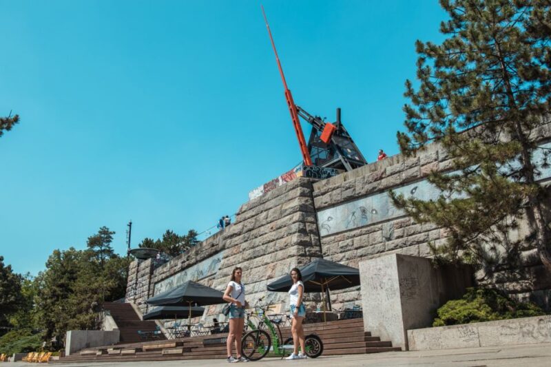 Prague: E-Scooter HUGO Bike Rental - E-Scooter Features and Comfort