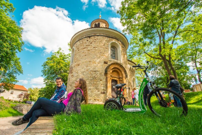 Prague: E-Scooter HUGO Bike Rental - Included Amenities