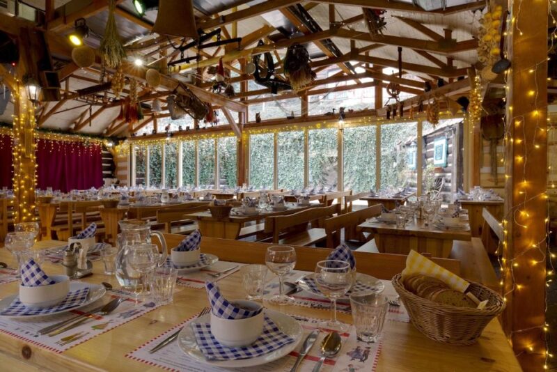 Prague: Evening Folklore Garden Party With Traditional Menu - Culinary Experience
