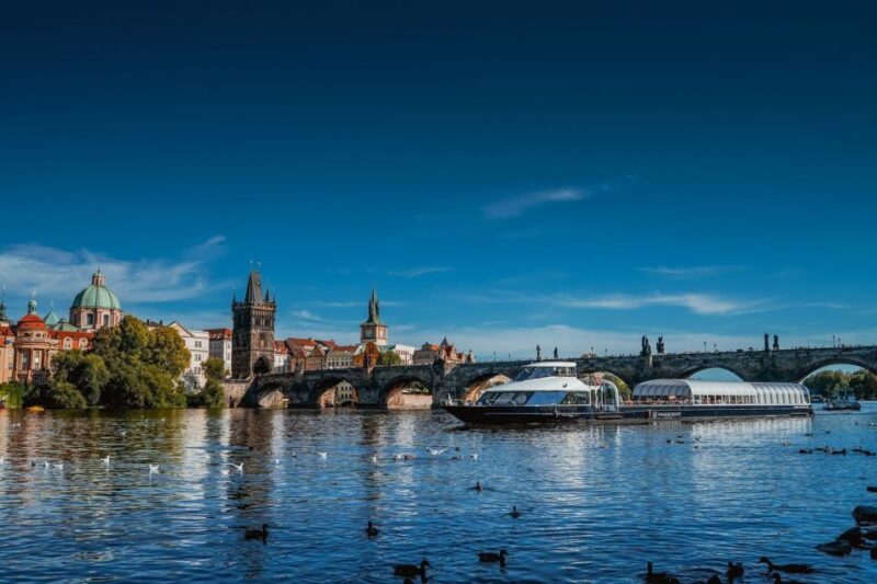 Prague: Evening Vltava River Eco Cruise With Prosecco - Experience Highlights