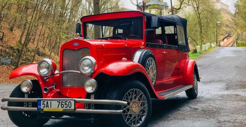 Prague: Fairytale Karlstejn Castle in Retro-Style Car - Karlstejn Castle Highlights