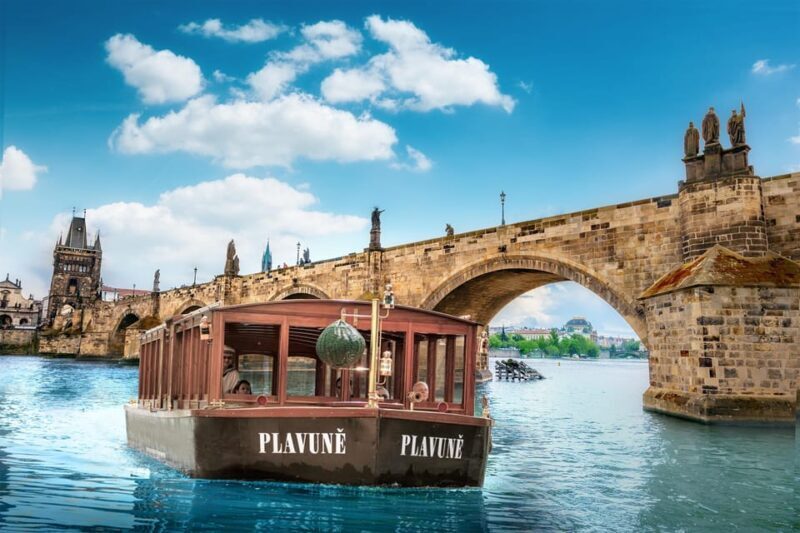 Prague: Full-Day Old Town, River Cruise & Prague Castle Tour - Key Points