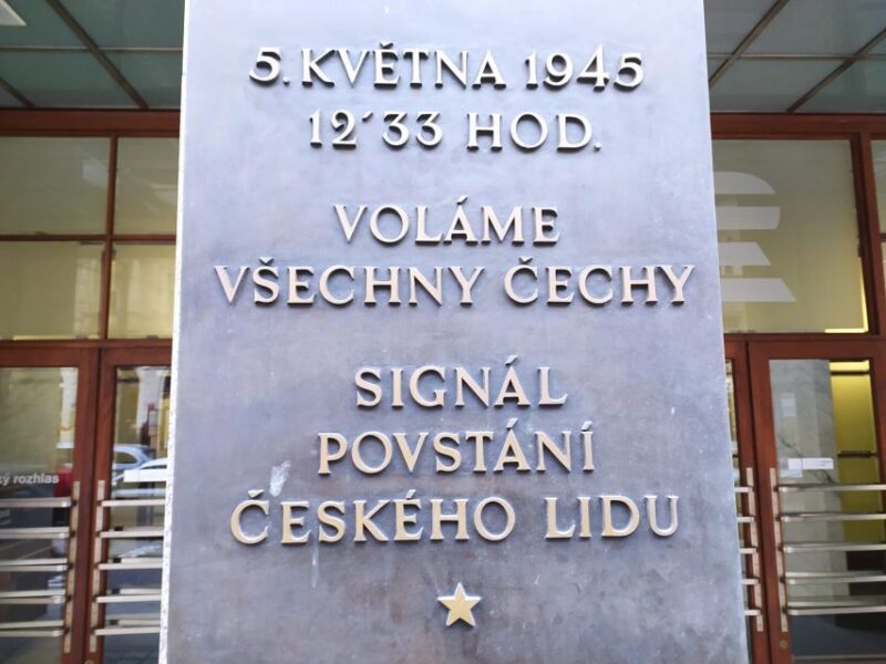 Prague: Historical Walking Tour With Focus on World War 2 - Key Locations and Historical Focus