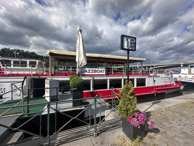 Prague: Jazz Boat Café: 1 hour city center jazz cruise - A Detailed Look at the Jazz Boat Café Experience