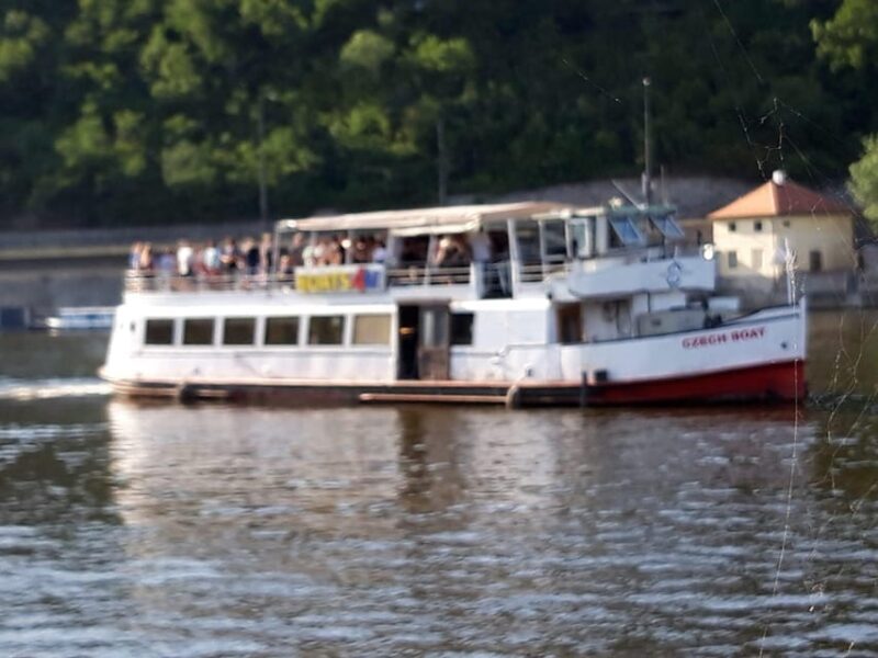 Prague: New Year's Eve Cruise through Midnight - A Festive Voyage Through Prague’s Nighttime Beauty