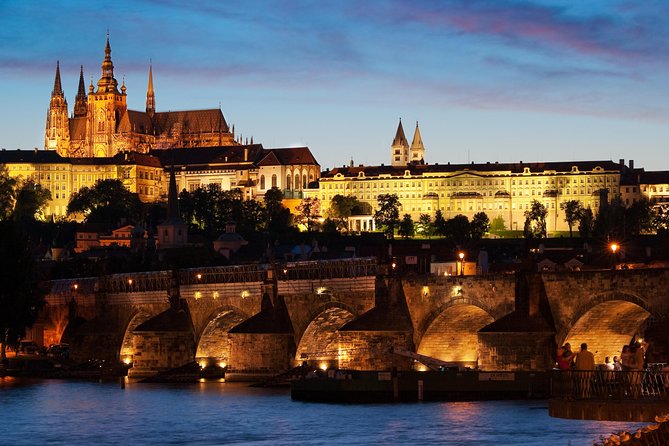Prague Night Tour and River Vltava Dinner Cruise - Dining Experience
