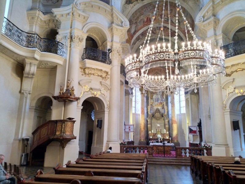 Prague: Old Town and Classical Concert Tour - Exploring the Old Town and Jewish Quarter