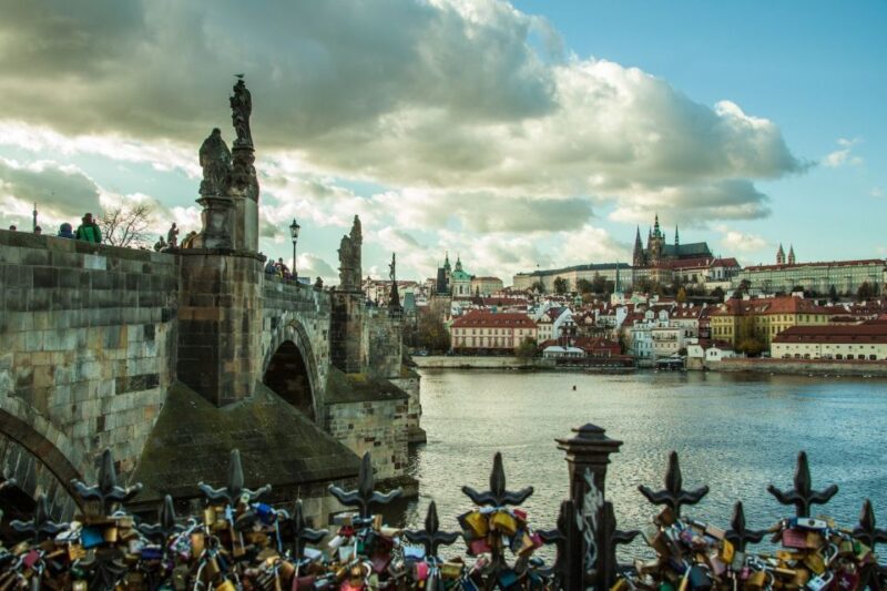 Prague: Old Town and Jewish Quarter Guided Tour in German - Tour Overview