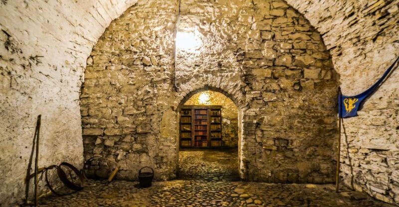Prague: Old Town, Medieval Underground & Dungeon Tour - Meeting Point & Directions
