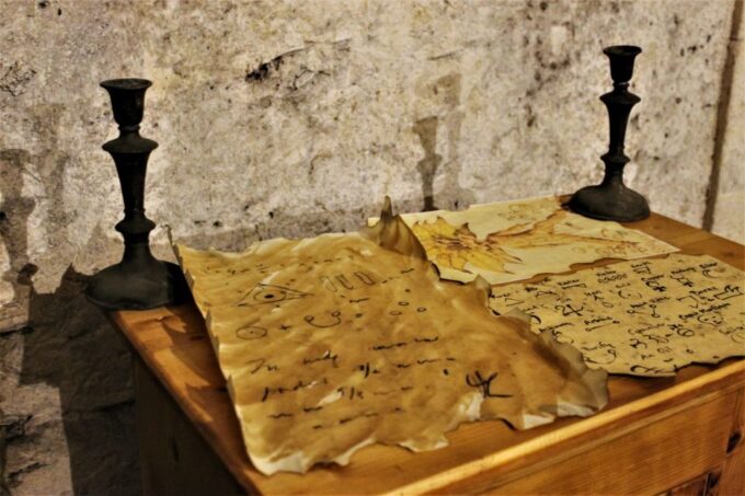 Prague: Old Town, Medieval Underground & Dungeon Tour - Practical Tips