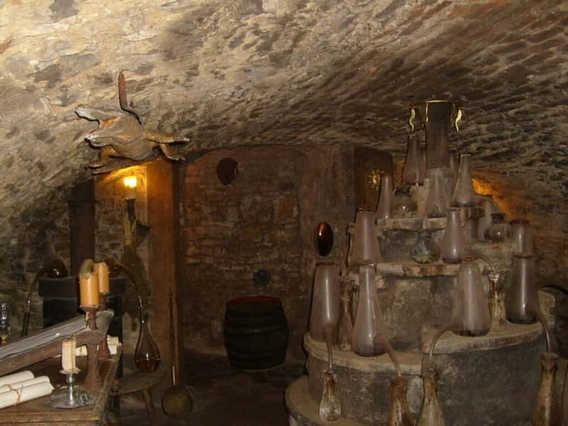 Prague Old Town, Underground and House of Alchemy Tour - Key Points