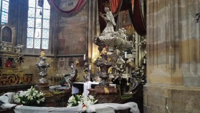 Prague: Private Tour of Prague Castle, Meet up at Hotel - Booking Information